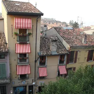 The Tower Of The Old King Bed & Breakfast